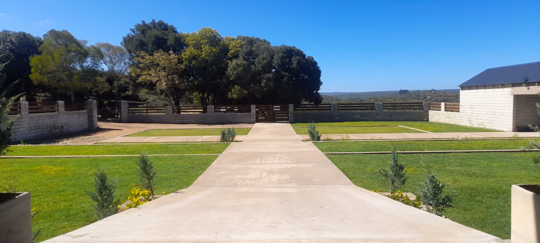 The broad lawn and countryside view from Barefoot Market